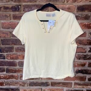 NWT St. John's Bay Yellow Short Sleeve Grommet V-Neck T-Shirt Women's Size Large